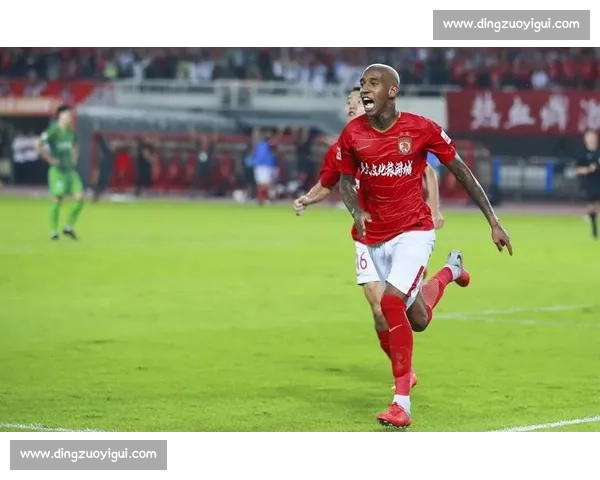 绝杀进球引爆全场 热血时刻成就球队胜利荣耀 绝杀进球引爆全场 热血时刻成就球队胜利荣耀