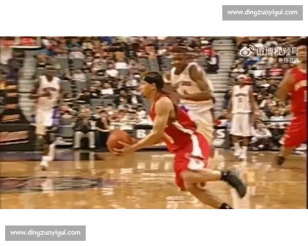 震撼全场的战斧扣篮瞬间力量与技巧完美结合的精彩展示